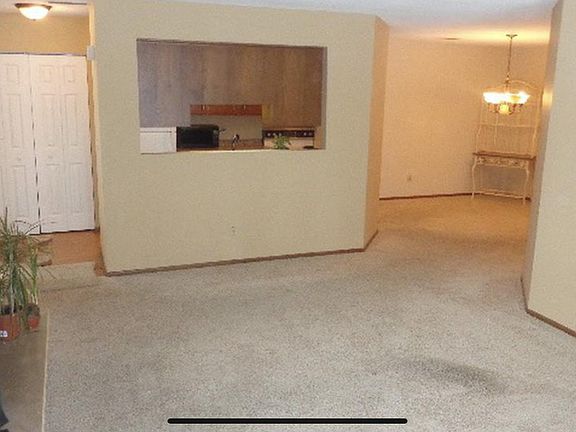 3rd image of 1829 Zanzibar Ln N