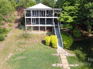 6898 Shade Tree Ln, Sherrills Ford, NC 28673