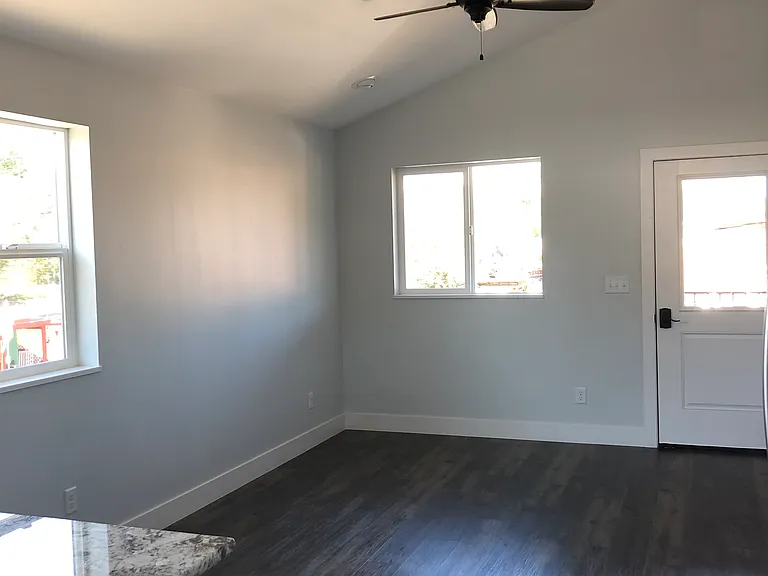702 W 1st St #2 — Photo 7
