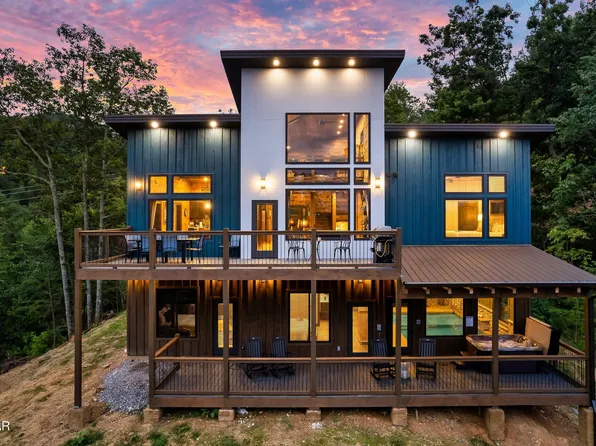 2420 Cove Mountain Ln, Sevierville, TN 37862