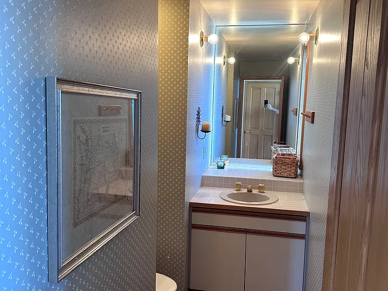 main level 1/2 bath
