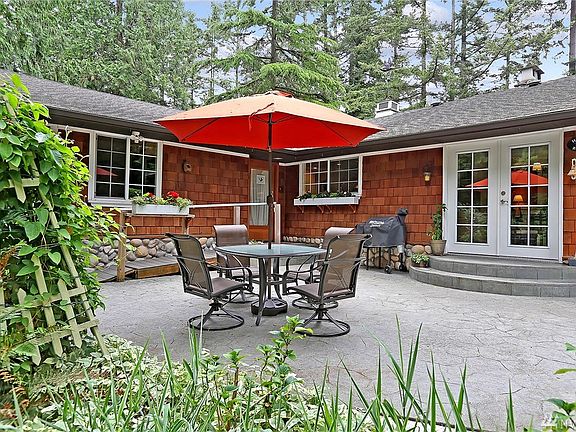 3rd image of 2331 NE Perkins Way Lake