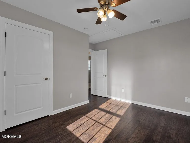 401 Spruce St — Photo 18