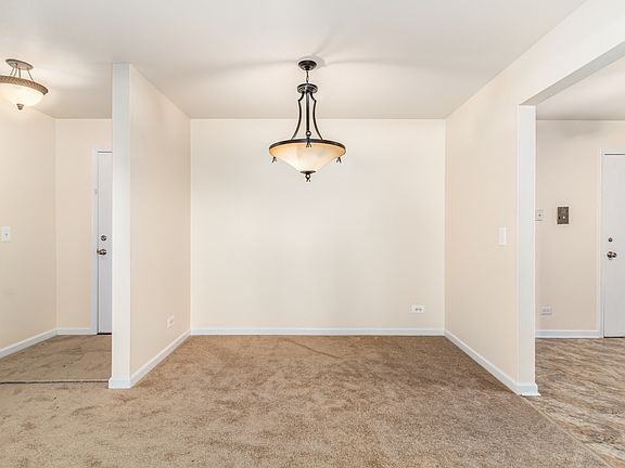 4th image of 531 Carlysle Dr APT 1