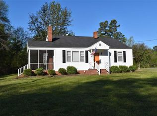 209 S Hickory St, Pamplico, SC 29583