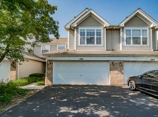 1990 Town Dr, Naperville, IL 60565