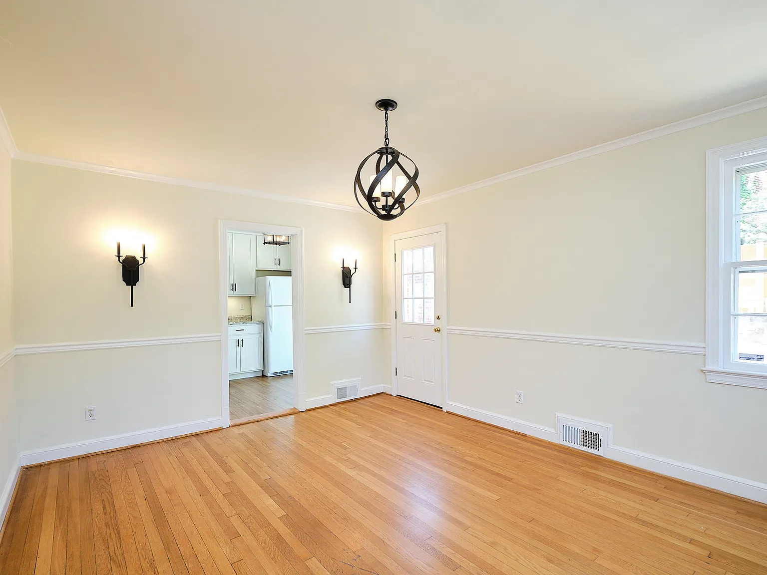 One Month Free Rent! — Photo 2