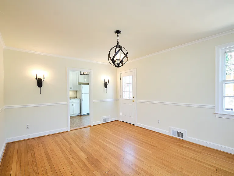 1600 Foxhall Rd NW — Photo 2