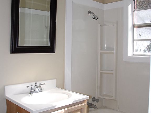 3rd image of 4009 Washington Ave #A