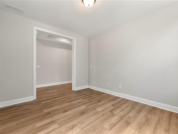 4th image of 290 Conway Trl