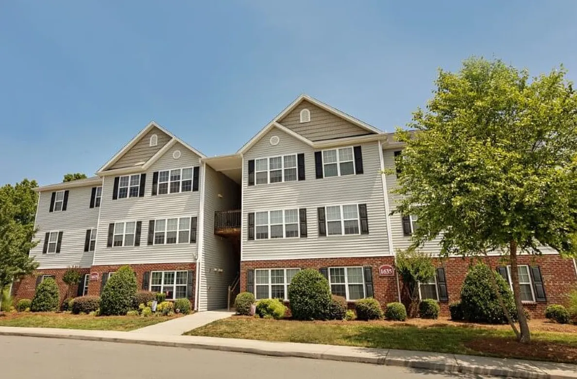 The Pointe at Peters Creek — Photo 1