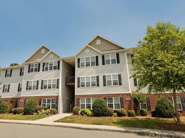 The Pointe at Peters Creek