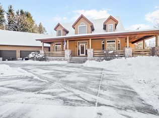 369 Schraufnagel Dr, Hartland, WI 53029
