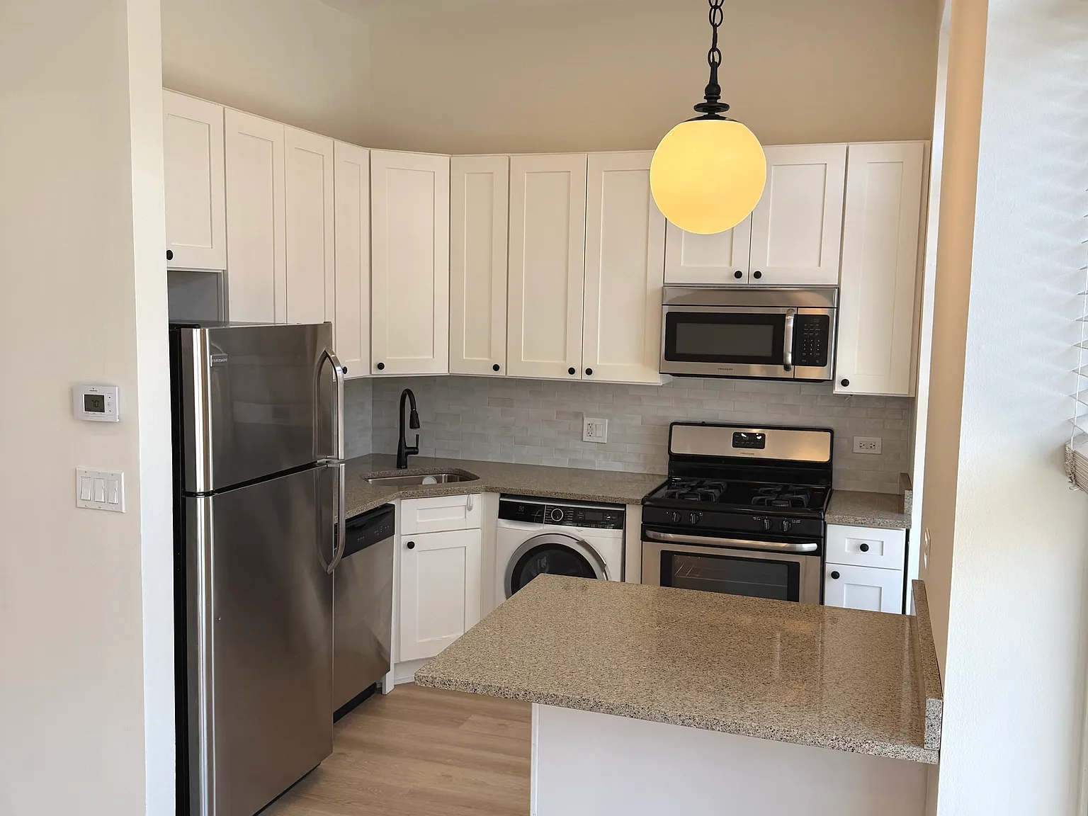2 bed, 1200 sqft, $4,795 — Photo 4