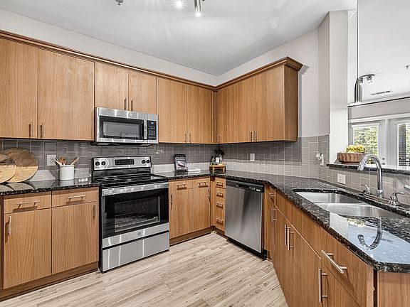 2nd image of 8 Perimeter Ctr E #1217