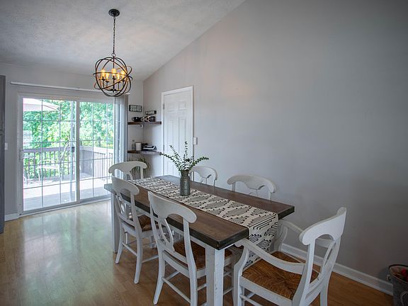 5th image of 560 Grouse Ct