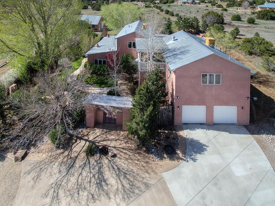 1st image of 20 Western Saddle Dr