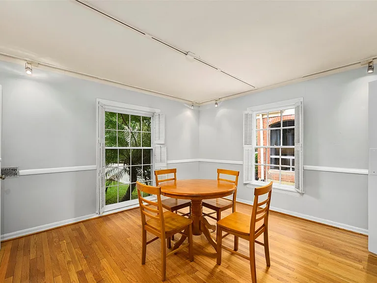 1832 Lexington St — Photo 11