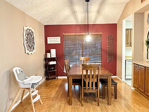 5th image of 706 Leicester Ln
