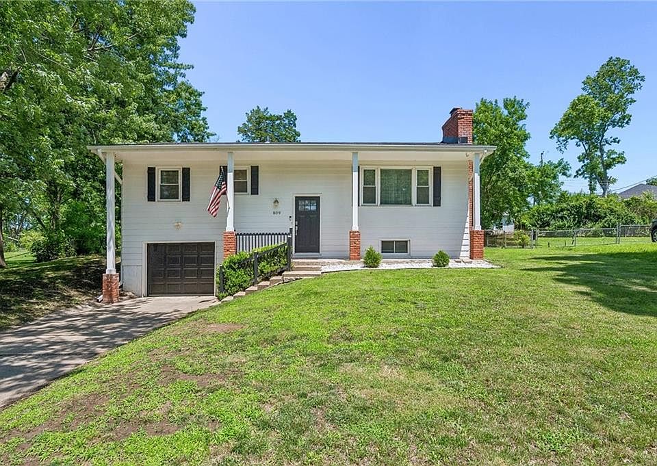 1st image of 809 Lindenwood Ln