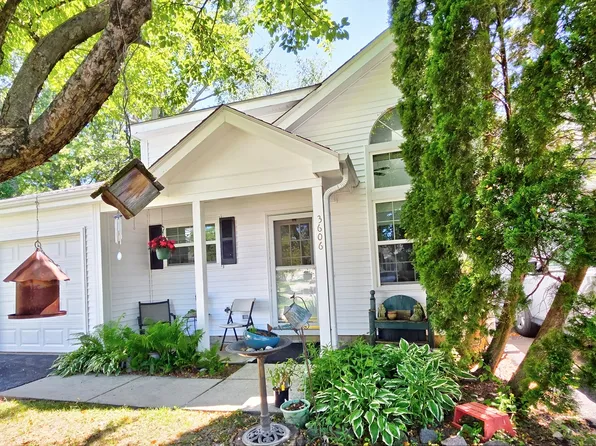 3606 Linden Dr, Island Lake, IL 60042