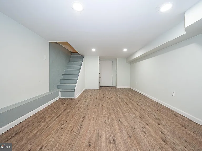 1916 S Alder St — Photo 31