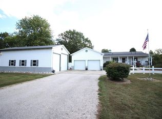 4318 E Deer Farm Ln, Olney, IL 62450