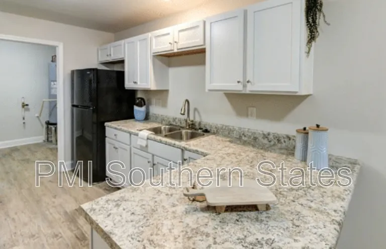 202 Walnut Hill Dr #C — Photo 2
