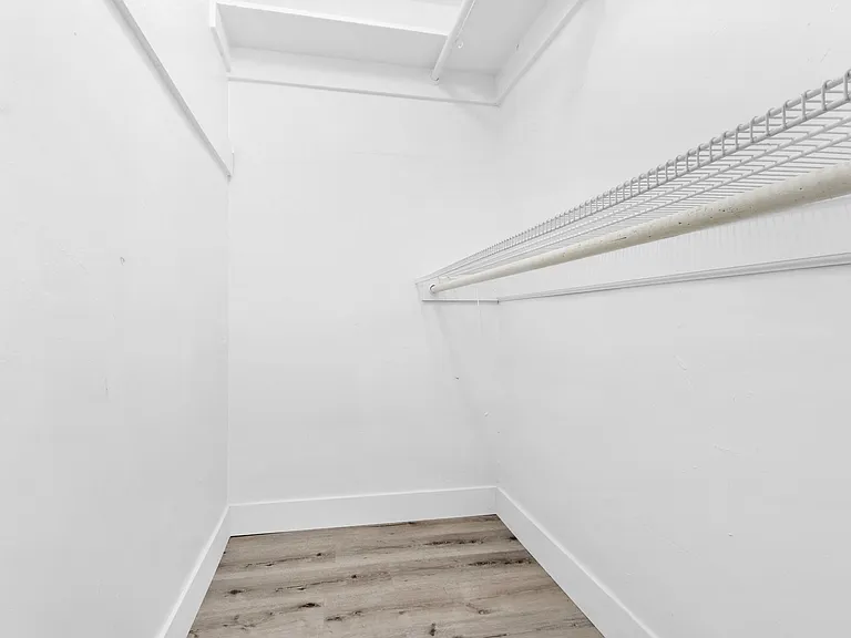Country Club Apartments — Photo 26