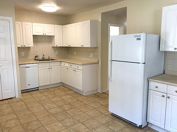 2nd image of 440 Saratoga St #2