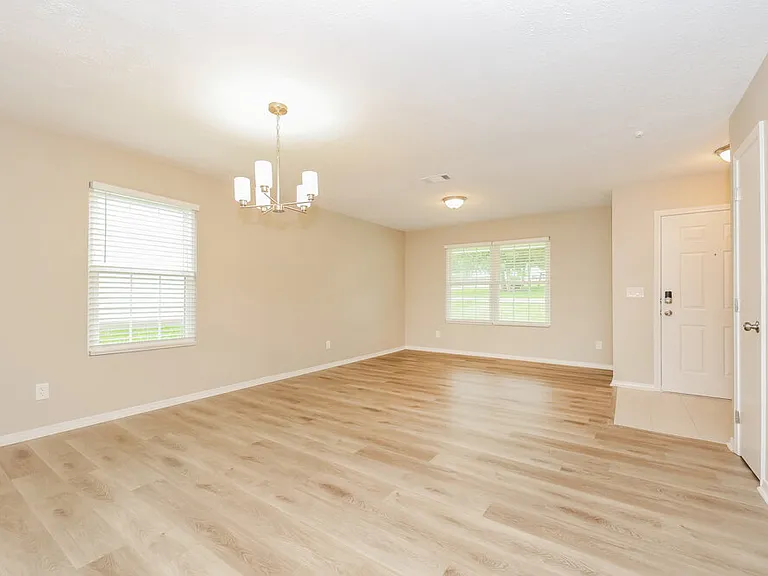 1102 Seven Oaks Blvd — Photo 7