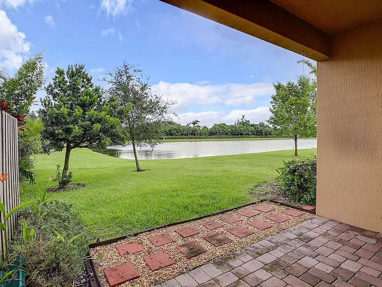 8985 Gulf Run Way — Photo 18