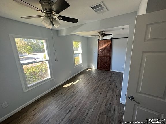 4th image of 830 Cavalier Ave