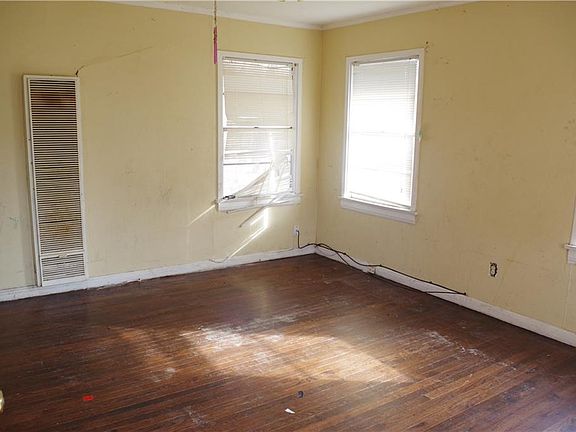 2nd image of 2014 Oakwood St