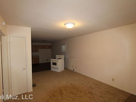 2nd image of 518 E Illinois St