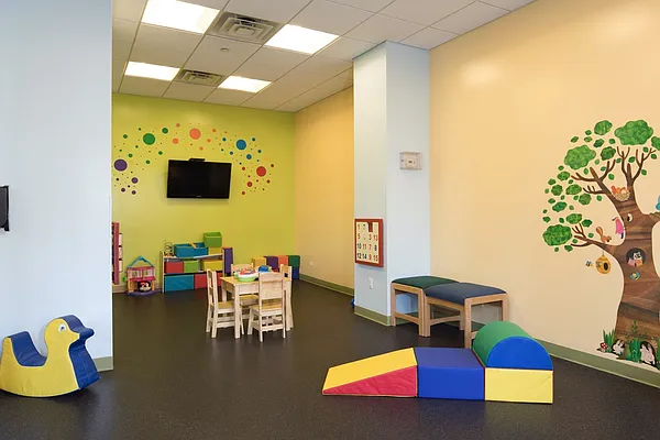 Rented by Olnick Organization | media 27