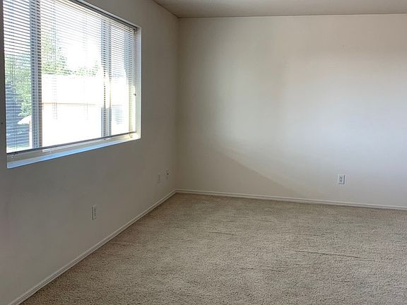 3rd image of 916 Shirley Pl APT E