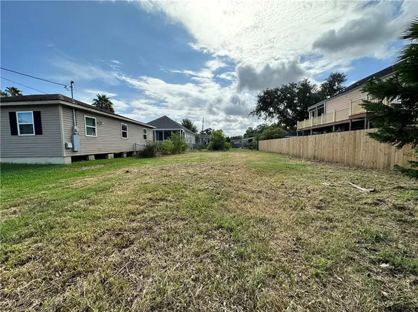 6017 Warrington Dr, New Orleans, LA 70122