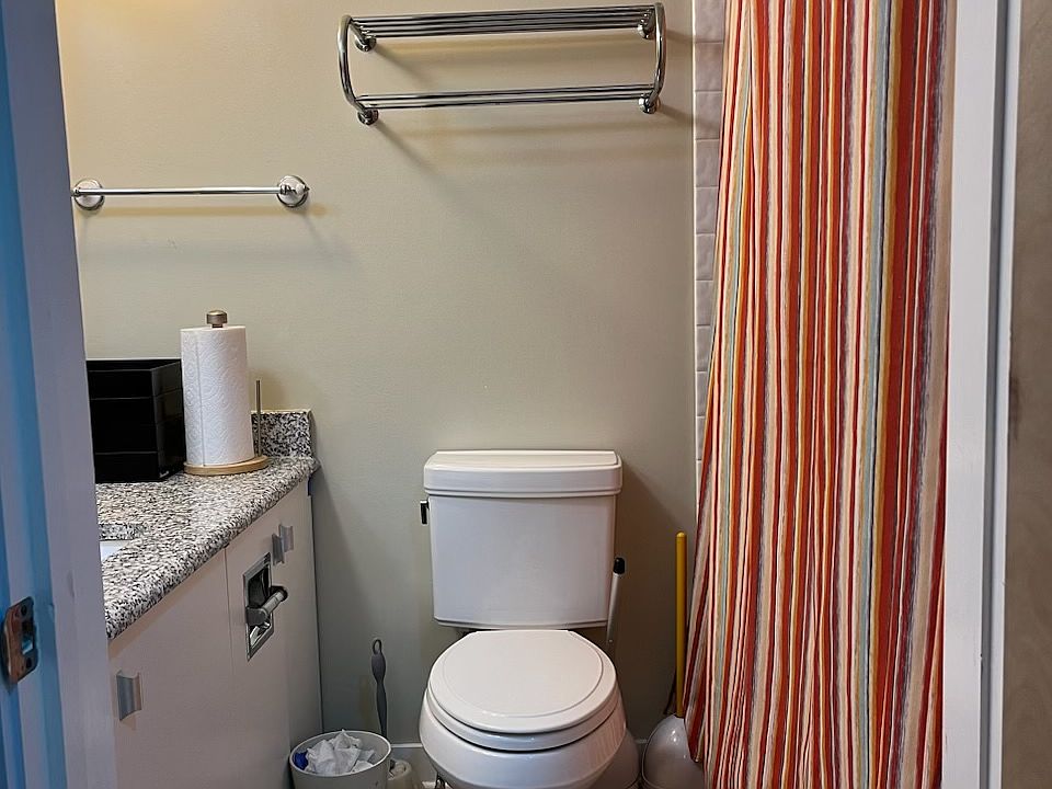 1st image of 921 E Huron St #2