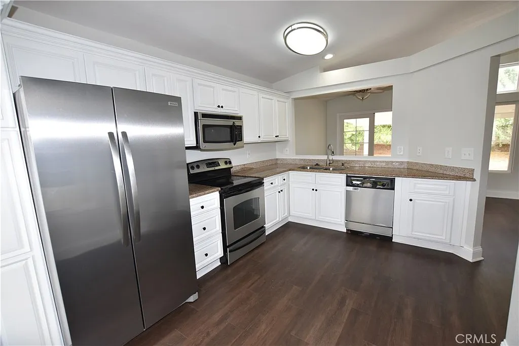 4 bed, 1234 sqft, $2,950 — Photo 3