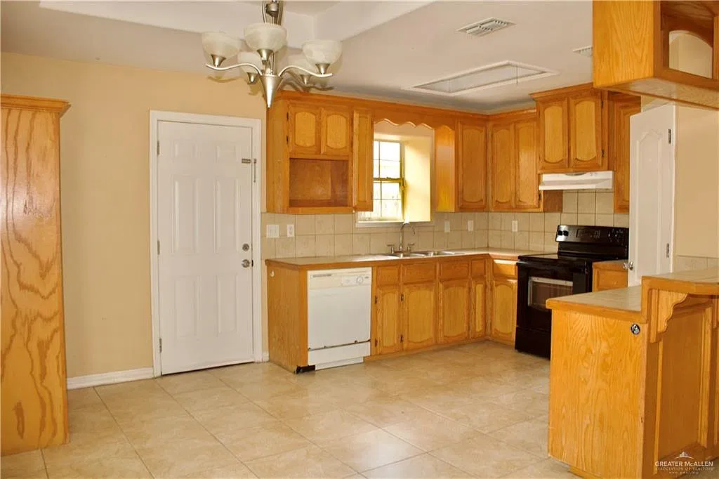 2 bed, 2.0 bath, 4466 sqft, $950 — Photo 2