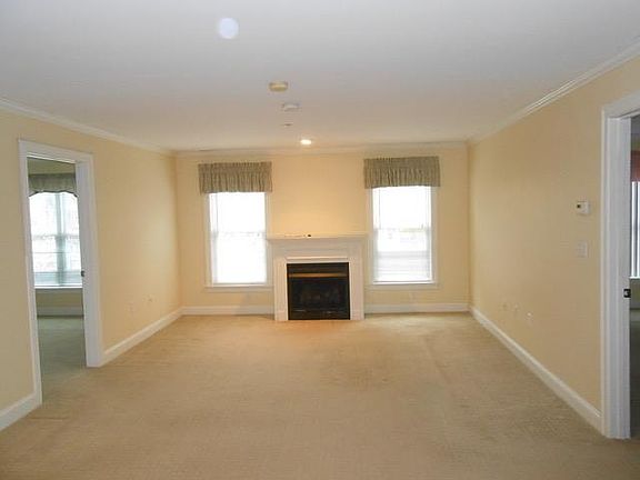4th image of 8 Crowninshield St Unit 212