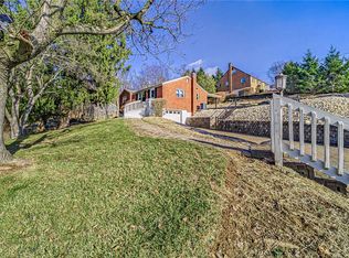 5811 Horseshoe Dr, Bethel Park, PA 15102