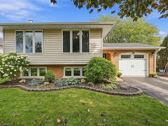 2nd image of 39 Rosemount Ave