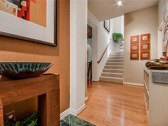 3rd image of 305 Plumas Dr
