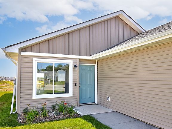 3rd image of 900 Aster Dr