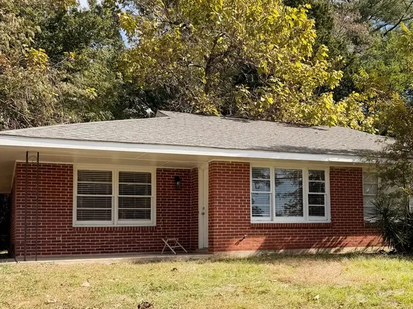 826 Gentry Dr, Auburn, AL 36830