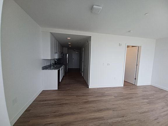 4th image of 320 Gratiot Ave #1403
