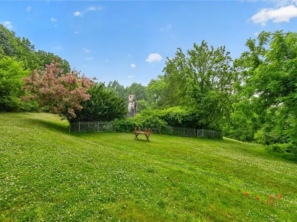4956 Chestnut Hill Rd, Center Valley, PA 18034