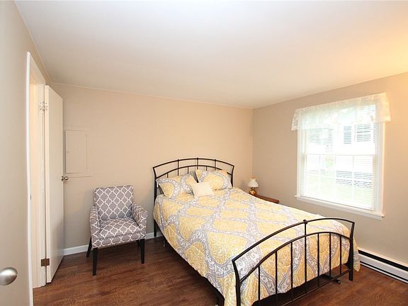 5th image of 92 Sibley St